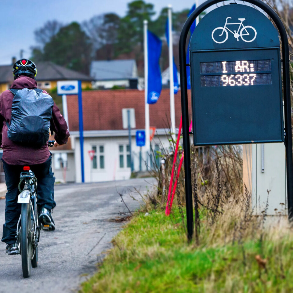 ØKNING ANTALL SYKLISTER: Arendal har satt opp sykkeltellere for å se hvor mange som faktisk sykler. Sykkeltellerne bidrar til at syklistene sees og sykkelbyen kan måle effekt på tiltak og utvikling av antall syklister generelt. Håpet er at flest mulig skal sykle året rundt. ØKNING ANTALL SYKLISTER: Arendal har satt opp sykkeltellere for å se hvor mange som faktisk sykler. Sykkeltellerne bidrar til at syklistene sees og sykkelbyen kan måle effekt på tiltak og utvikling av antall syklister generelt. Håpet er at flest mulig skal sykle året rundt.