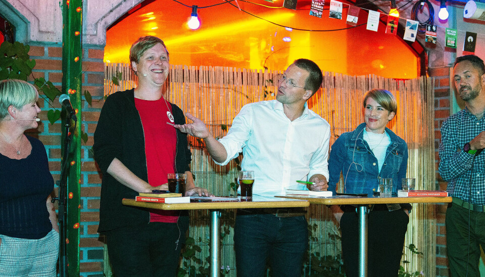 DEBATT: Paneldebatt mellom politikere, ledet av Trygve Svensson (i midten). DEBATT: Paneldebatt mellom politikere, ledet av Trygve Svensson (i midten).