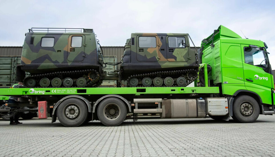 LEVERANDØR: Bring har en avtale med Forsvaret om å frakte alt fra doruller til beltevogner. LEVERANDØR: Bring har en avtale med Forsvaret om å frakte alt fra doruller til beltevogner.
