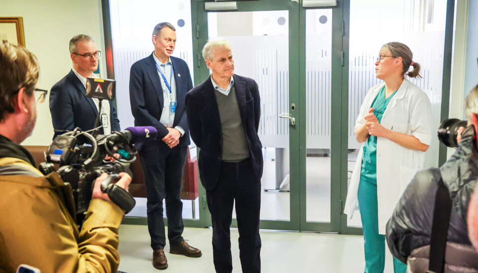 TRONDHEIM: Statsminister Jonas Gahr Støre besøkte St. Olavs hospital mandag for å snakke om helsekøer. Her i samtale med klinikksjef Tina Strømdal Wik. TRONDHEIM: Statsminister Jonas Gahr Støre besøkte St. Olavs hospital mandag for å snakke om helsekøer. Her i samtale med klinikksjef Tina Strømdal Wik.