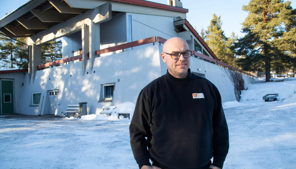 ALEINE PÅ JOBB: Krematoriet på Kongsvinger ligger rett øst for Vinger kirke. Yngve Nilsen er eneste krematør. ALEINE PÅ JOBB: Krematoriet på Kongsvinger ligger rett øst for Vinger kirke. Yngve Nilsen er eneste krematør.