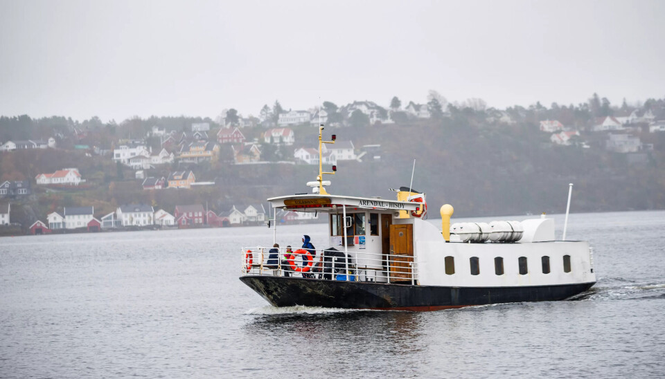 ØNSKER SEG NULLUTSLIPPS-FERJER: Båtbyen Arendal jobber med å elektrifisere kjøretøyene til lands. Byferjene frakter rundt 300.000 passasjerer i året. ØNSKER SEG NULLUTSLIPPS-FERJER: Båtbyen Arendal jobber med å elektrifisere kjøretøyene til lands. Byferjene frakter rundt 300.000 passasjerer i året.