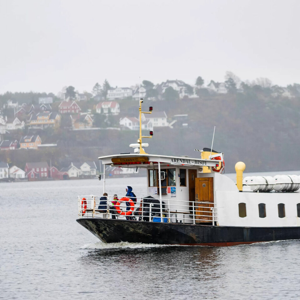ØNSKER SEG NULLUTSLIPPS-FERJER: Båtbyen Arendal jobber med å elektrifisere kjøretøyene til lands. Byferjene frakter rundt 300.000 passasjerer i året. ØNSKER SEG NULLUTSLIPPS-FERJER: Båtbyen Arendal jobber med å elektrifisere kjøretøyene til lands. Byferjene frakter rundt 300.000 passasjerer i året.