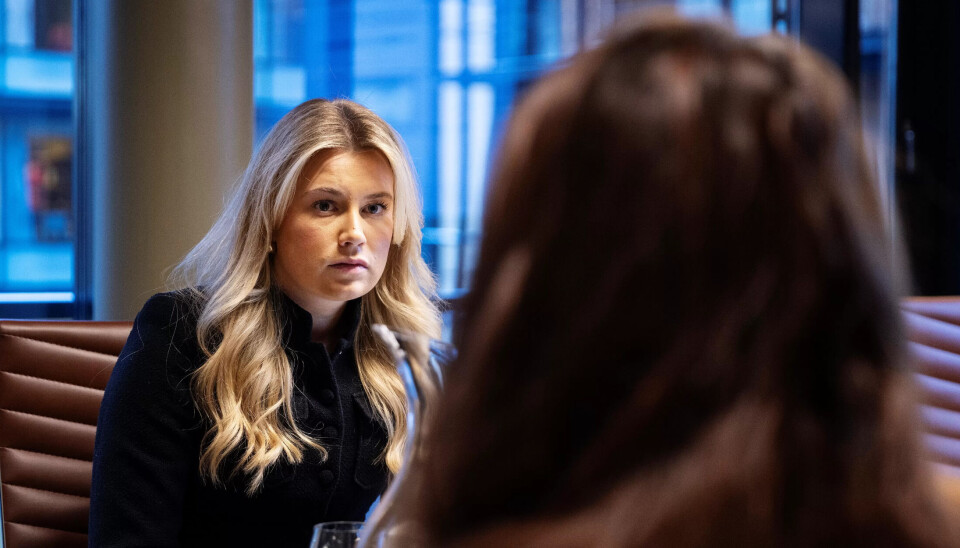 VANSKELIG: – Sjansen for å vinne fram med dagens lovtekst er svært liten. I lovens forarbeid er det uttrykkelig tatt stilling til at det kreves dom, sier advokat Dorthe Brubak Borgen. Her med Camilla på advokatkontorets møterom. VANSKELIG: – Sjansen for å vinne fram med dagens lovtekst er svært liten. I lovens forarbeid er det uttrykkelig tatt stilling til at det kreves dom, sier advokat Dorthe Brubak Borgen. Her med Camilla på advokatkontorets møterom.