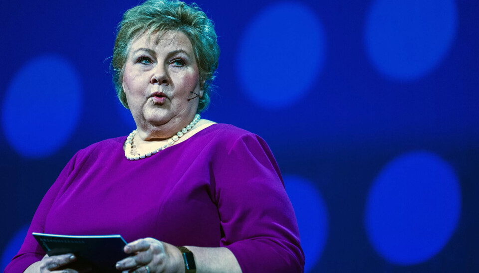 FLYTTET JOBBER: – Ved forrige valg var noen partier veldig opptatt av å svartmale vår politikk og selv love gull og grønne skoger, sier Erna Solberg. FLYTTET JOBBER: – Ved forrige valg var noen partier veldig opptatt av å svartmale vår politikk og selv love gull og grønne skoger, sier Erna Solberg.