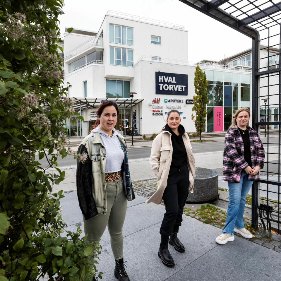 SOM ET HJEM: Anja Bagås, Merete Solheim og Karoline Skaflestad forlater Hval-senteret etter mange år bak frisørstolene der. SOM ET HJEM: Anja Bagås, Merete Solheim og Karoline Skaflestad forlater Hval-senteret etter mange år bak frisørstolene der.