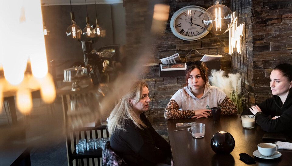 UTESTENGT: Første mandag uten jobb. Fagbladet møter Karoline Skaflestad, Anja Bagås og Merete Solheim på kafe i Sandefjord. UTESTENGT: Første mandag uten jobb. Fagbladet møter Karoline Skaflestad, Anja Bagås og Merete Solheim på kafe i Sandefjord.
