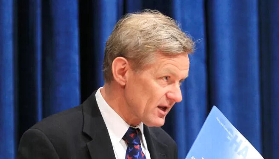 – Det er fullstendig galskap at verden har latt en befolkning bestående av stort sett helt uskyldige kvinner og barn bli utsatt for bombardement og utsulting siden midten av oktober, sier Jan Egeland. – Det er fullstendig galskap at verden har latt en befolkning bestående av stort sett helt uskyldige kvinner og barn bli utsatt for bombardement og utsulting siden midten av oktober, sier Jan Egeland.