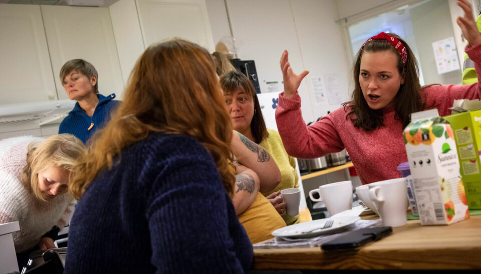 DISKUSJONSGLEDE: Rundt lunsjbordet i Lier tør de å være dundrende uenige. DISKUSJONSGLEDE: Rundt lunsjbordet i Lier tør de å være dundrende uenige.
