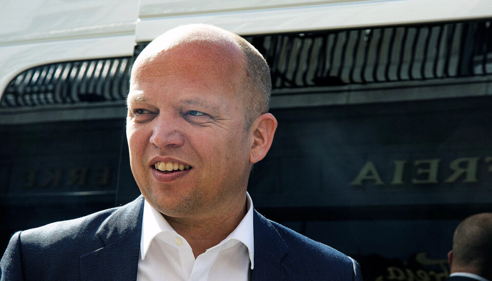 Partileder Trygve Slagsvold Vedum og flere andre partitopper har vært for lite synlige i valgkampen så langt, mener fylkesleder. Sp-ordføreren i Sel mener partiet bør vurdere å trekke seg fra regjeringen hvis de gjør et så dårlig lokalvalg som meningsmålingene så langt tyder på. Partileder Trygve Slagsvold Vedum og flere andre partitopper har vært for lite synlige i valgkampen så langt, mener fylkesleder. Sp-ordføreren i Sel mener partiet bør vurdere å trekke seg fra regjeringen hvis de gjør et så dårlig lokalvalg som meningsmålingene så langt tyder på.