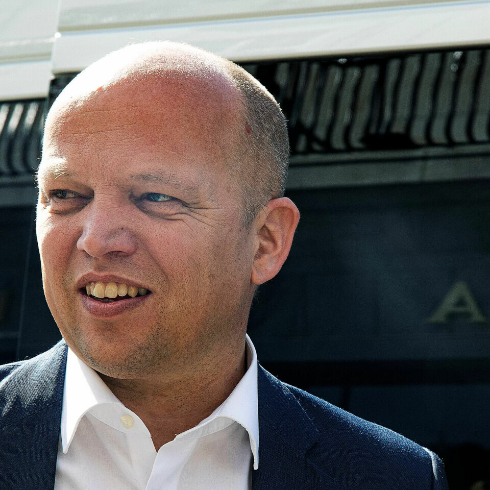 Partileder Trygve Slagsvold Vedum og flere andre partitopper har vært for lite synlige i valgkampen så langt, mener fylkesleder. Sp-ordføreren i Sel mener partiet bør vurdere å trekke seg fra regjeringen hvis de gjør et så dårlig lokalvalg som meningsmålingene så langt tyder på. Partileder Trygve Slagsvold Vedum og flere andre partitopper har vært for lite synlige i valgkampen så langt, mener fylkesleder. Sp-ordføreren i Sel mener partiet bør vurdere å trekke seg fra regjeringen hvis de gjør et så dårlig lokalvalg som meningsmålingene så langt tyder på.