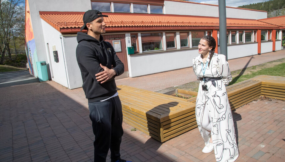 PLANENE KLARE: Umut Gürbüz er en god hjelp for leder Amal Salhi på Ammerud-klubben, og har lyst å ta sosionom-utdanning. PLANENE KLARE: Umut Gürbüz er en god hjelp for leder Amal Salhi på Ammerud-klubben, og har lyst å ta sosionom-utdanning.
