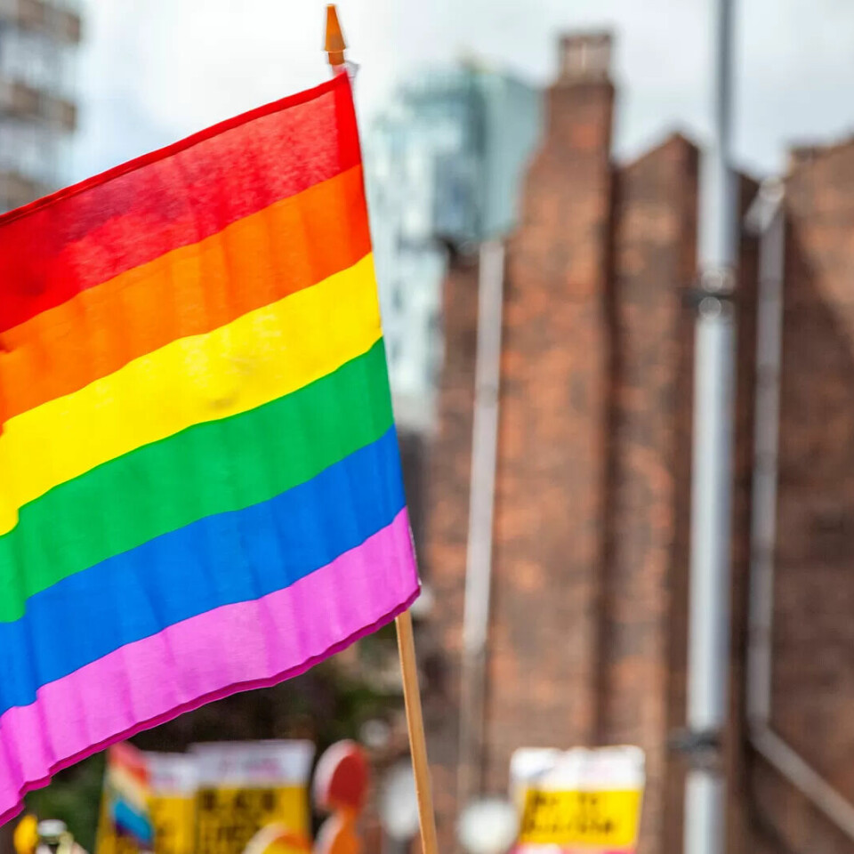 HOLD UNNA: Lyngdal kommune ønsker at deres ansatte holder Pride-flagg unna kontorene. HOLD UNNA: Lyngdal kommune ønsker at deres ansatte holder Pride-flagg unna kontorene.