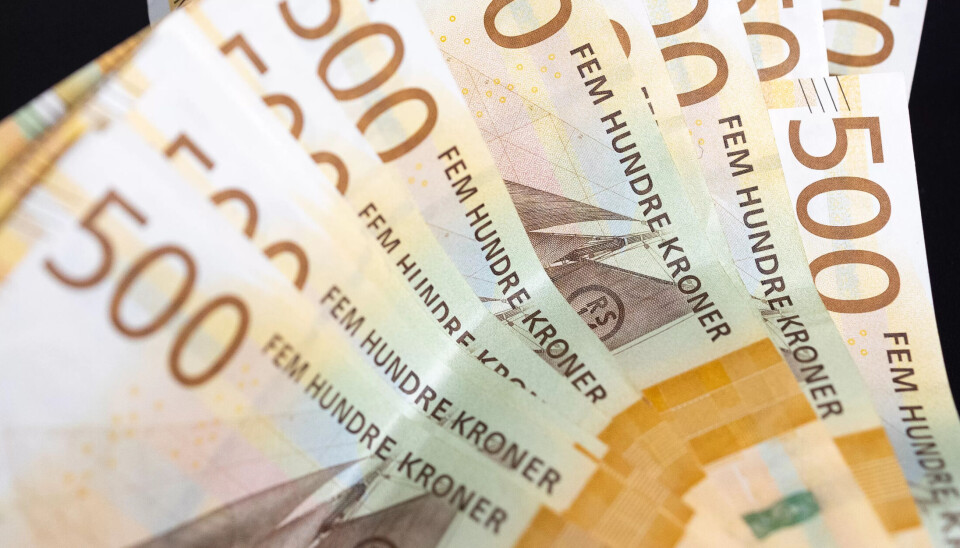 I 20 av de 295 yrkene som er med i statistikken tjener kvinner mer enn menn. I 20 av de 295 yrkene som er med i statistikken tjener kvinner mer enn menn.