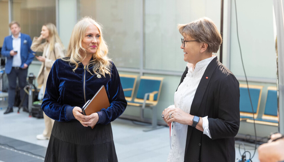 POSITIV: Lill Sverresdatter Larsen i Norsk Sykepleierforbund er positiv til lønnsgrepet fra Røyrvik. Her er hun sammen med Fagforbundet-leder Mette Nord ved en annen anledning. POSITIV: Lill Sverresdatter Larsen i Norsk Sykepleierforbund er positiv til lønnsgrepet fra Røyrvik. Her er hun sammen med Fagforbundet-leder Mette Nord ved en annen anledning.