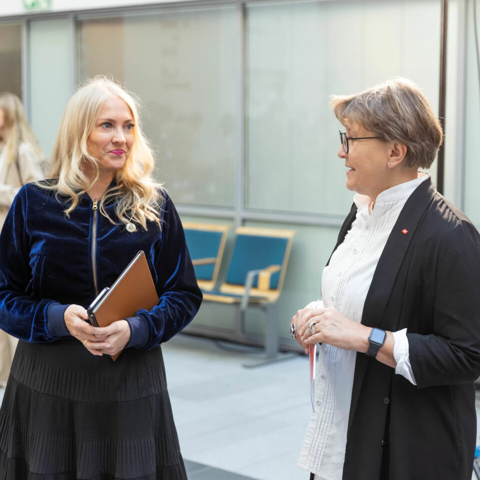 POSITIV: Lill Sverresdatter Larsen i Norsk Sykepleierforbund er positiv til lønnsgrepet fra Røyrvik. Her er hun sammen med Fagforbundet-leder Mette Nord ved en annen anledning. POSITIV: Lill Sverresdatter Larsen i Norsk Sykepleierforbund er positiv til lønnsgrepet fra Røyrvik. Her er hun sammen med Fagforbundet-leder Mette Nord ved en annen anledning.