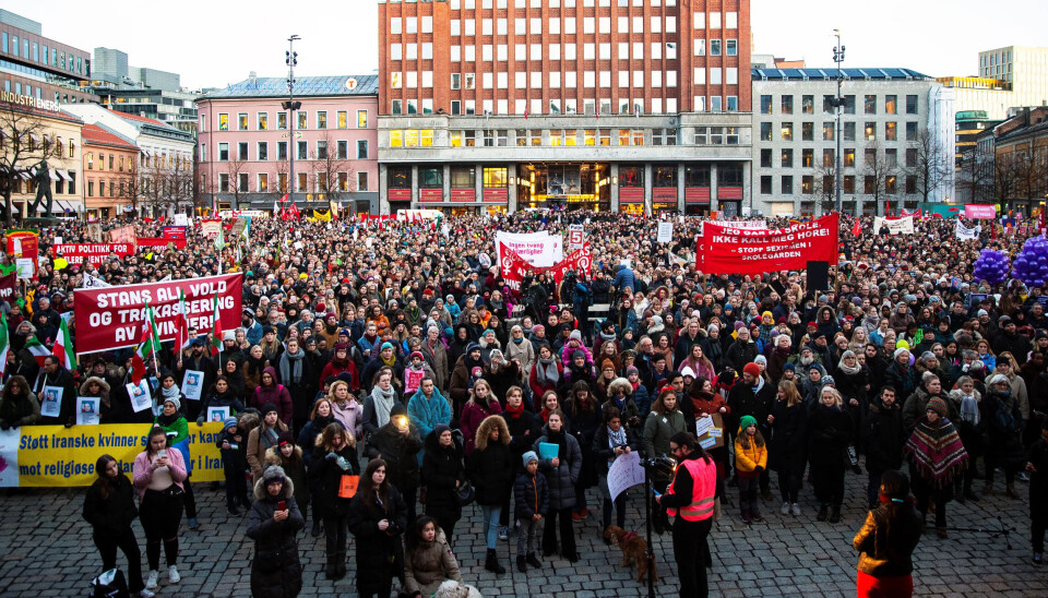 Store folkemengder 8. mars, som her fra kvinnedagen i 2019, erstattes i år av digitale arrangementer på grunn av faren for koronasmitte. Store folkemengder 8. mars, som her fra kvinnedagen i 2019, erstattes i år av digitale arrangementer på grunn av faren for koronasmitte.