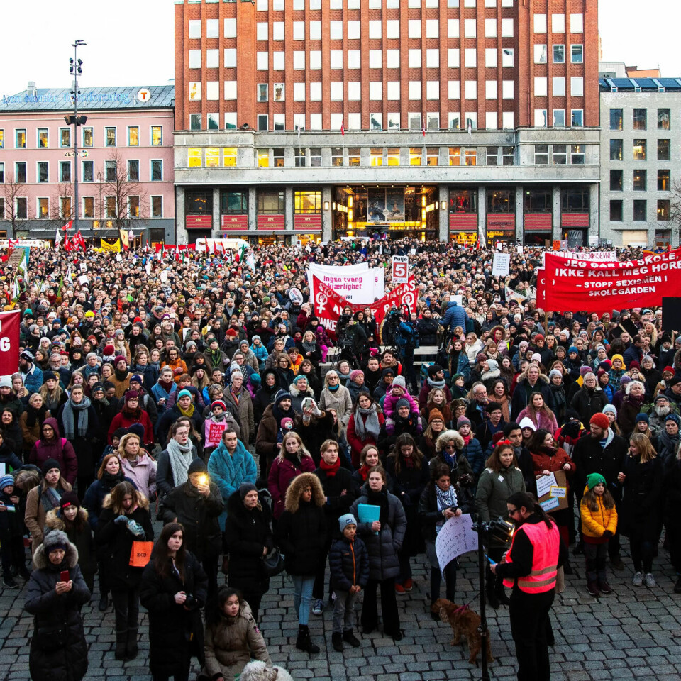 Store folkemengder 8. mars, som her fra kvinnedagen i 2019, erstattes i år av digitale arrangementer på grunn av faren for koronasmitte. Store folkemengder 8. mars, som her fra kvinnedagen i 2019, erstattes i år av digitale arrangementer på grunn av faren for koronasmitte.