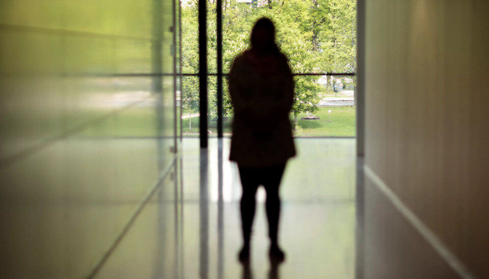 TUNGT: Kvinna i 40-åra har jobba mange år som sjukepleiar. I dag tek ho vidareutdanning og fortel at ho har slite svært tungt psykisk, mellom anna som ein konsekvens av at ho vart fråteke dottera. TUNGT: Kvinna i 40-åra har jobba mange år som sjukepleiar. I dag tek ho vidareutdanning og fortel at ho har slite svært tungt psykisk, mellom anna som ein konsekvens av at ho vart fråteke dottera.