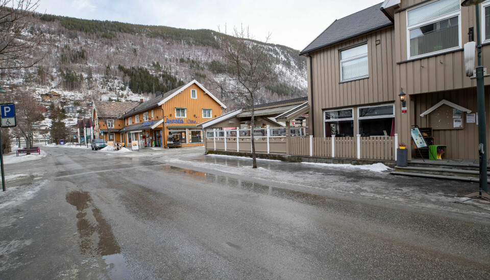 Dødt i gatene: Det var folketomt i Otta i Sel kommune i mars. På det meste satt nesten 1000 personer i hjemmekarantene i kommunen. Dødt i gatene: Det var folketomt i Otta i Sel kommune i mars. På det meste satt nesten 1000 personer i hjemmekarantene i kommunen.