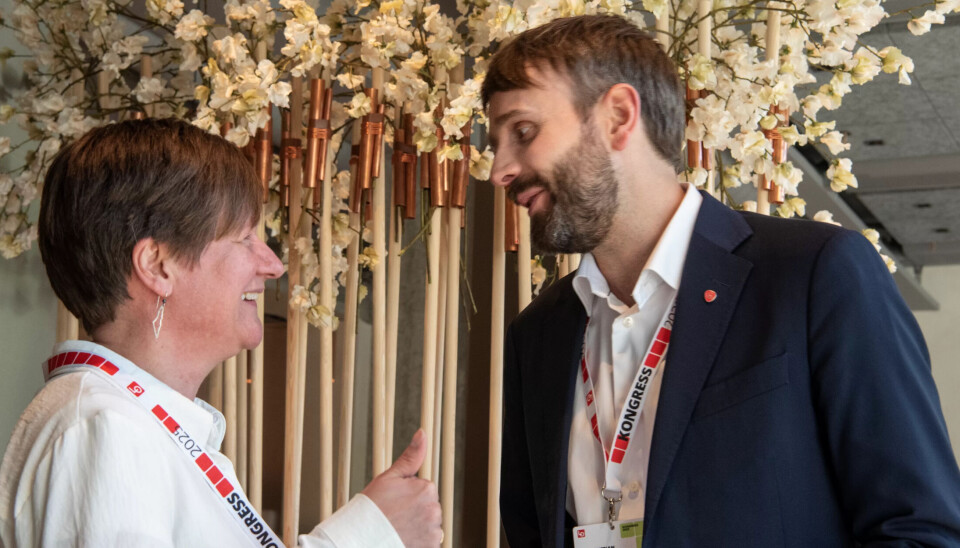 SAMAN: Nestleiar Helene Harsvik Skeibrok og helseminister Jan Christian Vestre har kome med ei liste med fem punkt som skal gje fleire folk i helse og oppvekst. SAMAN: Nestleiar Helene Harsvik Skeibrok og helseminister Jan Christian Vestre har kome med ei liste med fem punkt som skal gje fleire folk i helse og oppvekst.