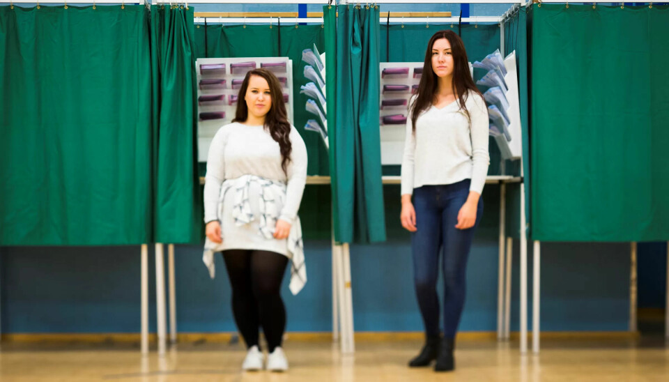 FØRSTEGANGSVELGERE: Horten er en av 20 kommuner hvor aldersgrensa for å stemme ved årets kommunevalg er 16 år. Skoleelevene Malin Lysvik (t.v.) og Silje Halstensen føler de kan lite om politikk, men benyttet muligheten til å stemme. FØRSTEGANGSVELGERE: Horten er en av 20 kommuner hvor aldersgrensa for å stemme ved årets kommunevalg er 16 år. Skoleelevene Malin Lysvik (t.v.) og Silje Halstensen føler de kan lite om politikk, men benyttet muligheten til å stemme.