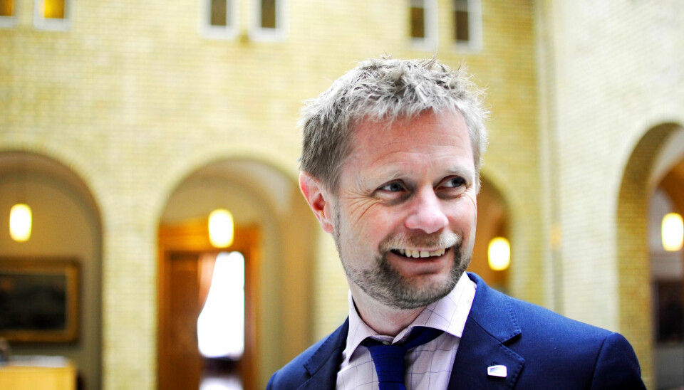 STILT TIL VEGGS: Helseminister Bent Høie (H) måtte i to timer svare på spørsmål fra opposisjonen om eldreomsorg i Stortingets spørretime. STILT TIL VEGGS: Helseminister Bent Høie (H) måtte i to timer svare på spørsmål fra opposisjonen om eldreomsorg i Stortingets spørretime.