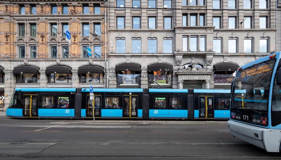 Den nhye trikken (bakerst) skal overta blant annet for den forrige generasjonen (foran). Den nhye trikken (bakerst) skal overta blant annet for den forrige generasjonen (foran).