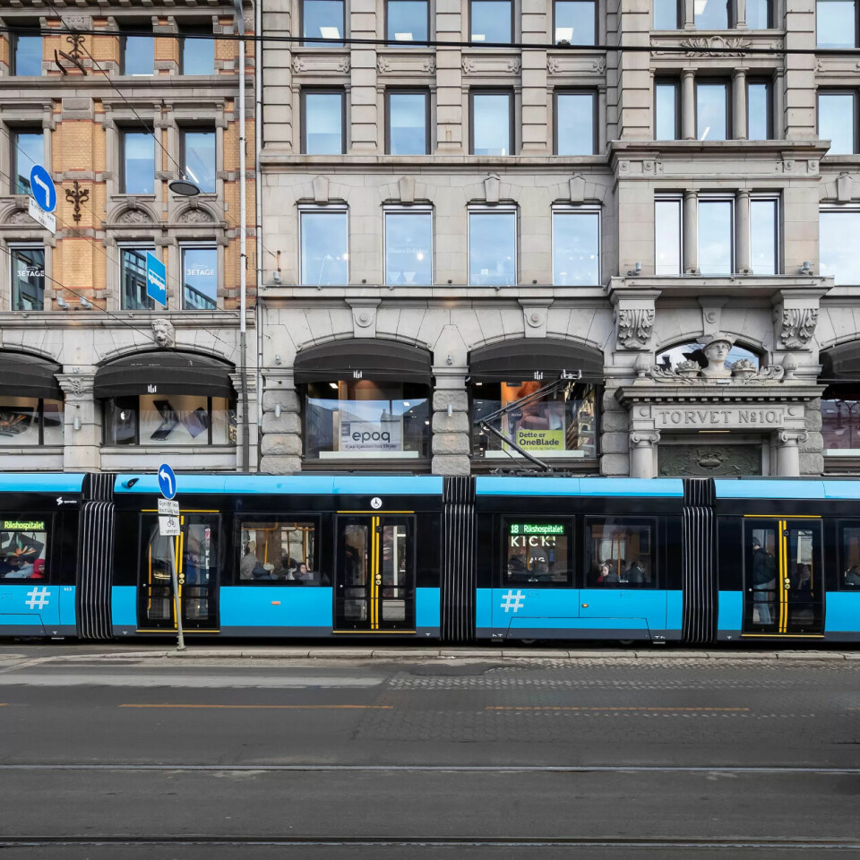 Den nhye trikken (bakerst) skal overta blant annet for den forrige generasjonen (foran). Den nhye trikken (bakerst) skal overta blant annet for den forrige generasjonen (foran).