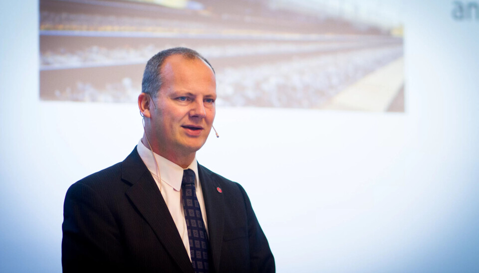 LOVER IKKE: Samferdselsminister Ketil Solvik-Olsen (FrP) sier det kan ta flere måneder å avklare om staten kan overta NSBs pensjonsforpliktelser uten å bryte EU-regler. LOVER IKKE: Samferdselsminister Ketil Solvik-Olsen (FrP) sier det kan ta flere måneder å avklare om staten kan overta NSBs pensjonsforpliktelser uten å bryte EU-regler.
