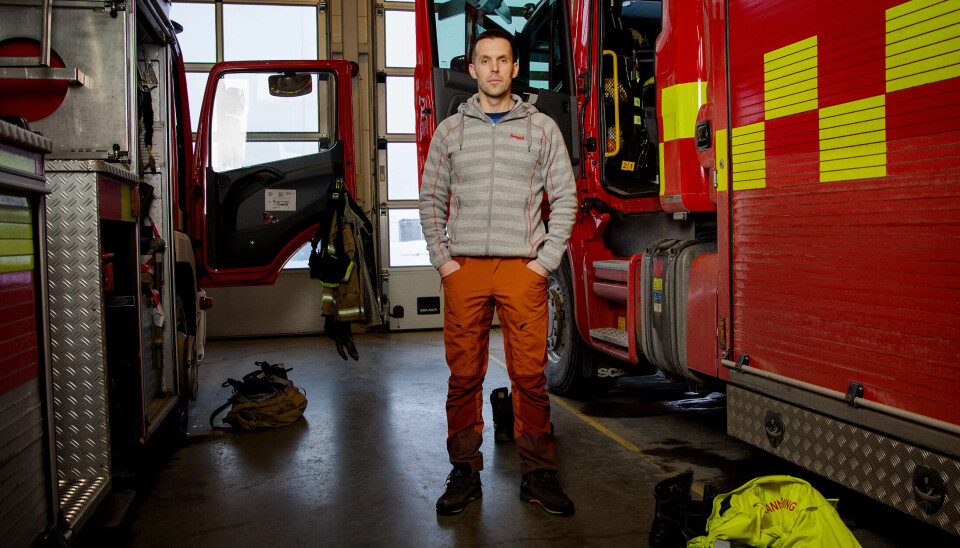 FAGLIG FORBEREDT: Brannkonstabel Inge Myhrer hadde på eget initiativ trent på redningsarbeid i vanskelige urbane omgivelser. Det kom godt med da alarmen gikk. FAGLIG FORBEREDT: Brannkonstabel Inge Myhrer hadde på eget initiativ trent på redningsarbeid i vanskelige urbane omgivelser. Det kom godt med da alarmen gikk.