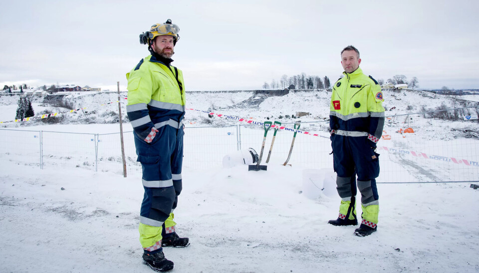 TILBAKE: Utrykningsleder Roy Johansen (t.v.) og brannkonstabel Henrik Knapskog ved Gjerdrum-raset. TILBAKE: Utrykningsleder Roy Johansen (t.v.) og brannkonstabel Henrik Knapskog ved Gjerdrum-raset.