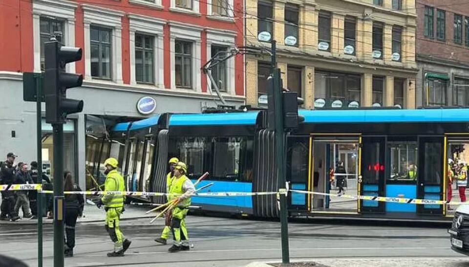 Trikk kjørte inn i butikk i Oslo sentrum – store skader og kaos