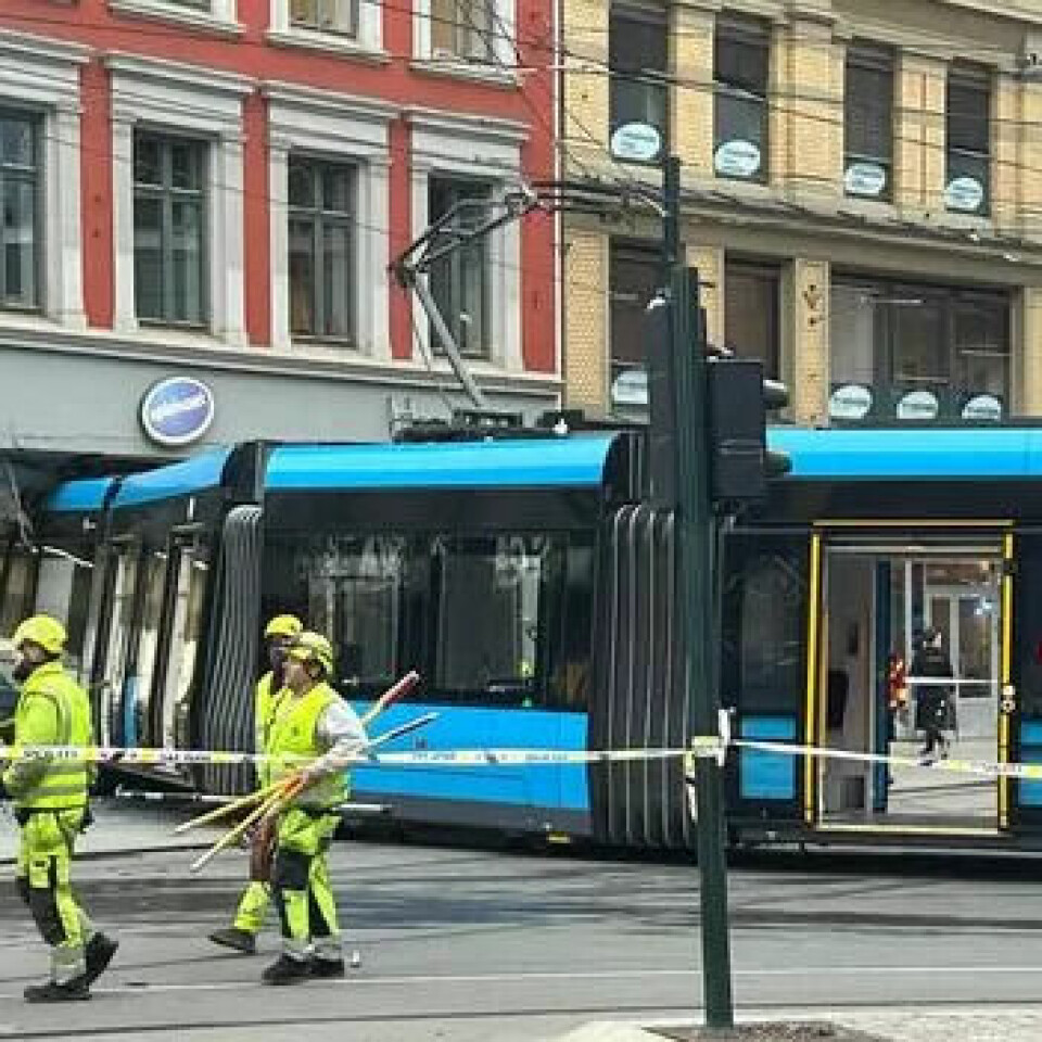 Trikk kjørte inn i butikk i Oslo sentrum – store skader og kaos