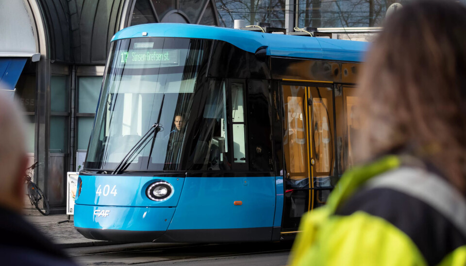 De talte ekspertene midt imot. Nå kommer folk for å lære av de ansatte