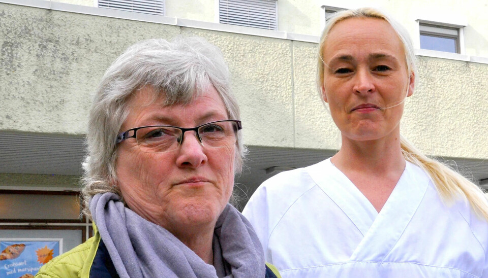 FOLK BLIR DÅRLIGE: - Det er psykisk hardt for folk å stå i jobben nå, forteller renholdernes verneombud Anne Karin Hungnes og plasstillitsvalgt Ramona Haukås. FOLK BLIR DÅRLIGE: - Det er psykisk hardt for folk å stå i jobben nå, forteller renholdernes verneombud Anne Karin Hungnes og plasstillitsvalgt Ramona Haukås.