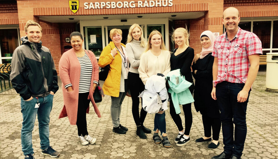 SAMARBEID SKAPER RESULTAT: I Sarpsborg satser de på lærlinger og faste heltidsstillinger. Tillitsvalgt i Fagforbundet, Jørgen Jarl,helsefagarbeider Victoria Johanne Torgersen, hovedtillitsvalgt i Fagforbundet Eva Elisabeth Johansen, helsefagarbeiderne Ida Helene Jessesen, Therese Hansen, Kine A Bjerknes og Batool Alshorfei og ytterst til venstre ordfører Sindre Martinsen-Evje. SAMARBEID SKAPER RESULTAT: I Sarpsborg satser de på lærlinger og faste heltidsstillinger. Tillitsvalgt i Fagforbundet, Jørgen Jarl,helsefagarbeider Victoria Johanne Torgersen, hovedtillitsvalgt i Fagforbundet Eva Elisabeth Johansen, helsefagarbeiderne Ida Helene Jessesen, Therese Hansen, Kine A Bjerknes og Batool Alshorfei og ytterst til venstre ordfører Sindre Martinsen-Evje.