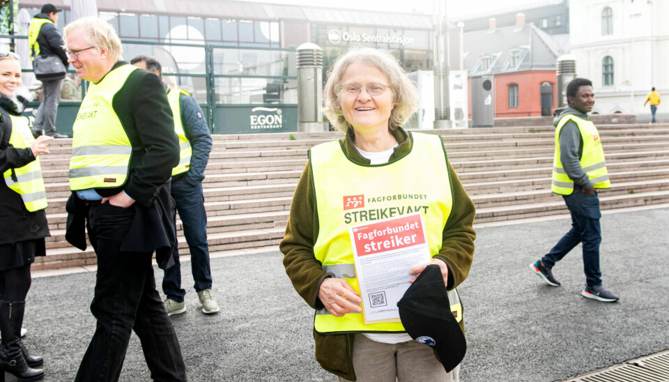 MARKERER: Marit Sauge, klubbleder i bussarbeiderklubben i Oslo Sporveiers arbeiderforening i Fagforbundet, har ikke fått kjeft fra passasjerene for å streike. MARKERER: Marit Sauge, klubbleder i bussarbeiderklubben i Oslo Sporveiers arbeiderforening i Fagforbundet, har ikke fått kjeft fra passasjerene for å streike.