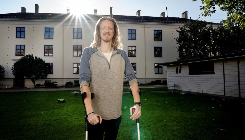 FOR EI UKE: Trikkeuhellet til Håvard Pedersen-Nafstad gikk viralt med det meste av vittigheter om politiet på sporet. Morgenen etter brakk han beinet. FOR EI UKE: Trikkeuhellet til Håvard Pedersen-Nafstad gikk viralt med det meste av vittigheter om politiet på sporet. Morgenen etter brakk han beinet.