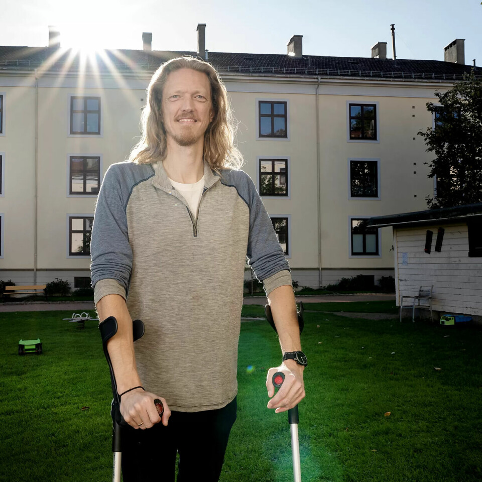 FOR EI UKE: Trikkeuhellet til Håvard Pedersen-Nafstad gikk viralt med det meste av vittigheter om politiet på sporet. Morgenen etter brakk han beinet. FOR EI UKE: Trikkeuhellet til Håvard Pedersen-Nafstad gikk viralt med det meste av vittigheter om politiet på sporet. Morgenen etter brakk han beinet.