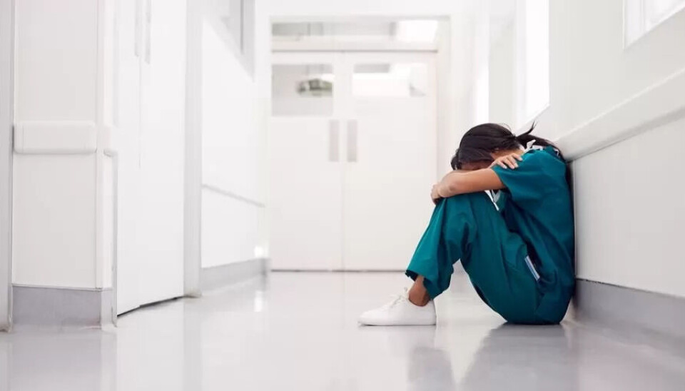 ANSTRENGT: Ekstratimene satt løst i helse- og omsorgsyrkene under pandemien. Bildet er et illustrasjonsfoto og viser så vidt Fagbladet kjenner til ikke en ansatt ved et Oslo-sykehjem. ANSTRENGT: Ekstratimene satt løst i helse- og omsorgsyrkene under pandemien. Bildet er et illustrasjonsfoto og viser så vidt Fagbladet kjenner til ikke en ansatt ved et Oslo-sykehjem.
