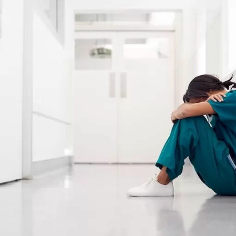 ANSTRENGT: Ekstratimene satt løst i helse- og omsorgsyrkene under pandemien. Bildet er et illustrasjonsfoto og viser så vidt Fagbladet kjenner til ikke en ansatt ved et Oslo-sykehjem. ANSTRENGT: Ekstratimene satt løst i helse- og omsorgsyrkene under pandemien. Bildet er et illustrasjonsfoto og viser så vidt Fagbladet kjenner til ikke en ansatt ved et Oslo-sykehjem.