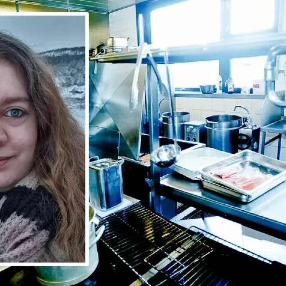Kantinekokken Monica Karlsen Moseby har vært permittert helt siden mars i fjor, og har søkt flere andre jobber uten å få napp. Hun er glad for at regjeringa nå vil forlenge permitteringsperioden. Samtidig sier hun: – Jeg forstår ikke hvorfor de ikke bare kan si at ordningene varer så lenge pandemien varer. Det er så usikkert for oss og for bedriftene, sier Moseby, som er medlem i Fellesforbundet. Kantinekokken Monica Karlsen Moseby har vært permittert helt siden mars i fjor, og har søkt flere andre jobber uten å få napp. Hun er glad for at regjeringa nå vil forlenge permitteringsperioden. Samtidig sier hun: – Jeg forstår ikke hvorfor de ikke bare kan si at ordningene varer så lenge pandemien varer. Det er så usikkert for oss og for bedriftene, sier Moseby, som er medlem i Fellesforbundet.
