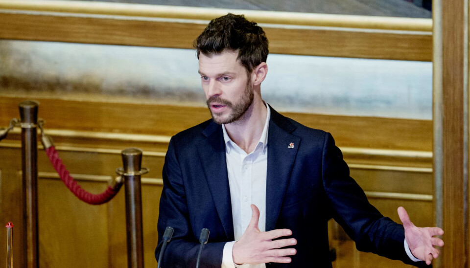 INVESTERT: Oljefondet har investert nesten 900 millioner kroner mer i israelske selskaper på et halvt år, viser en ny oversikt fra Fondet. Utenrikspolitisk talsperson Bjørnar Moxnes i Rødt mener finansminister Trygve Slagsvold Vedum må beordre Oljefondet til å trekke seg ut, «slik han med rette gjorde med Russland». INVESTERT: Oljefondet har investert nesten 900 millioner kroner mer i israelske selskaper på et halvt år, viser en ny oversikt fra Fondet. Utenrikspolitisk talsperson Bjørnar Moxnes i Rødt mener finansminister Trygve Slagsvold Vedum må beordre Oljefondet til å trekke seg ut, «slik han med rette gjorde med Russland».
