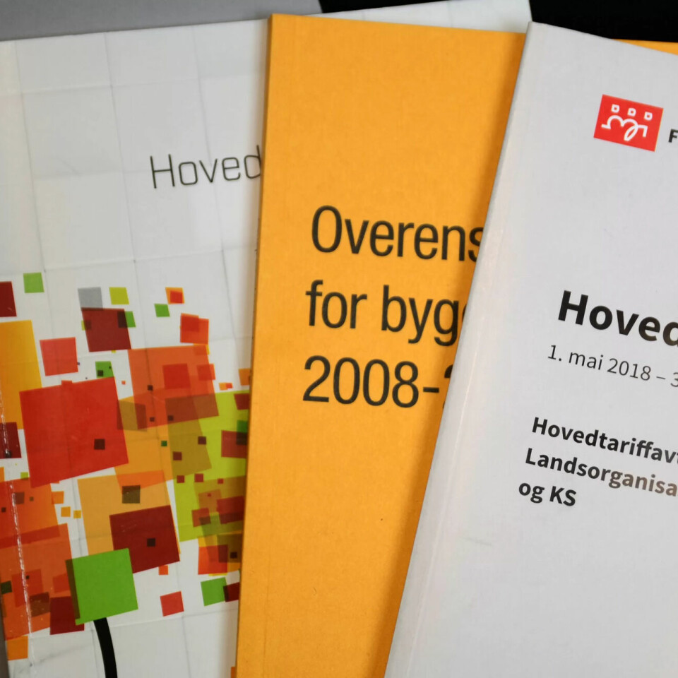 LO og NHO har satt i gang arbeidet med digitalisering av tariffavtaler. I løpet av få år vil bare trykkeriene savne tariffavtaler i tykt form. LO og NHO har satt i gang arbeidet med digitalisering av tariffavtaler. I løpet av få år vil bare trykkeriene savne tariffavtaler i tykt form.