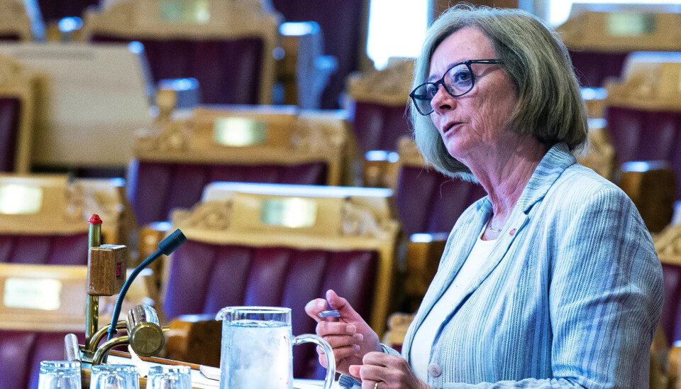 Lise Christoffersen (Ap) reagerer på at regjeringen vil fjerne tillegget som skal skjerme for for uføre for levealdersjusteringen i alderspensjonen. Lise Christoffersen (Ap) reagerer på at regjeringen vil fjerne tillegget som skal skjerme for for uføre for levealdersjusteringen i alderspensjonen.
