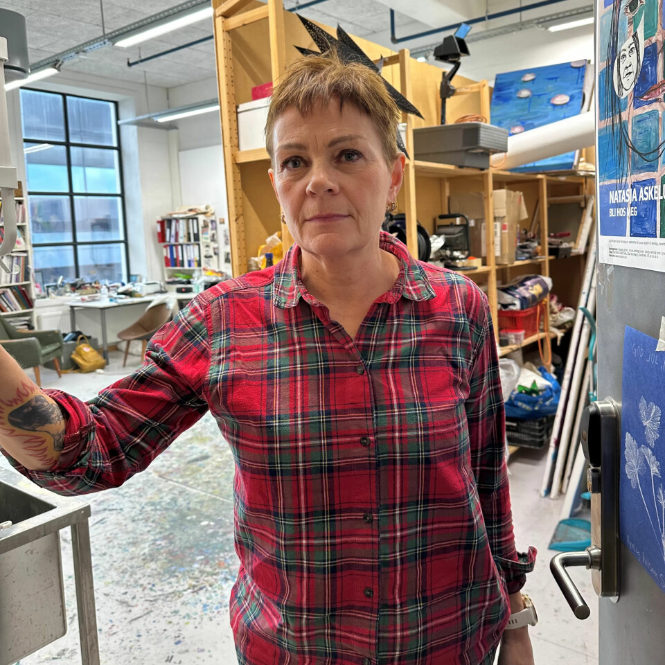 OGSÅ KUNSTNER: Helsefagarbeider Natasja Askelund jobber 50 prosent i yrket, hun er også kunstner og fast gjestekommentator i Stavanger Aftenblad. OGSÅ KUNSTNER: Helsefagarbeider Natasja Askelund jobber 50 prosent i yrket, hun er også kunstner og fast gjestekommentator i Stavanger Aftenblad.