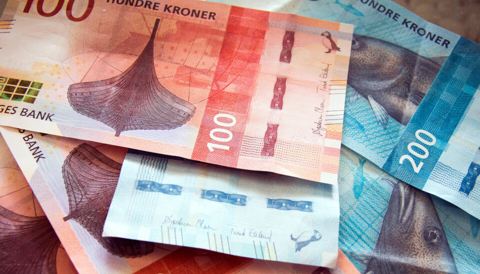 NY DEBATT: Høyre har sagt flere ganger at de ikke ønsker å kutte i sykelønna denne stortingsperioden. Partiet har satt ned ett utvalg som skal se på sykefraværet og der vil eventuelle kutt også trolig bli diskutert. NY DEBATT: Høyre har sagt flere ganger at de ikke ønsker å kutte i sykelønna denne stortingsperioden. Partiet har satt ned ett utvalg som skal se på sykefraværet og der vil eventuelle kutt også trolig bli diskutert.