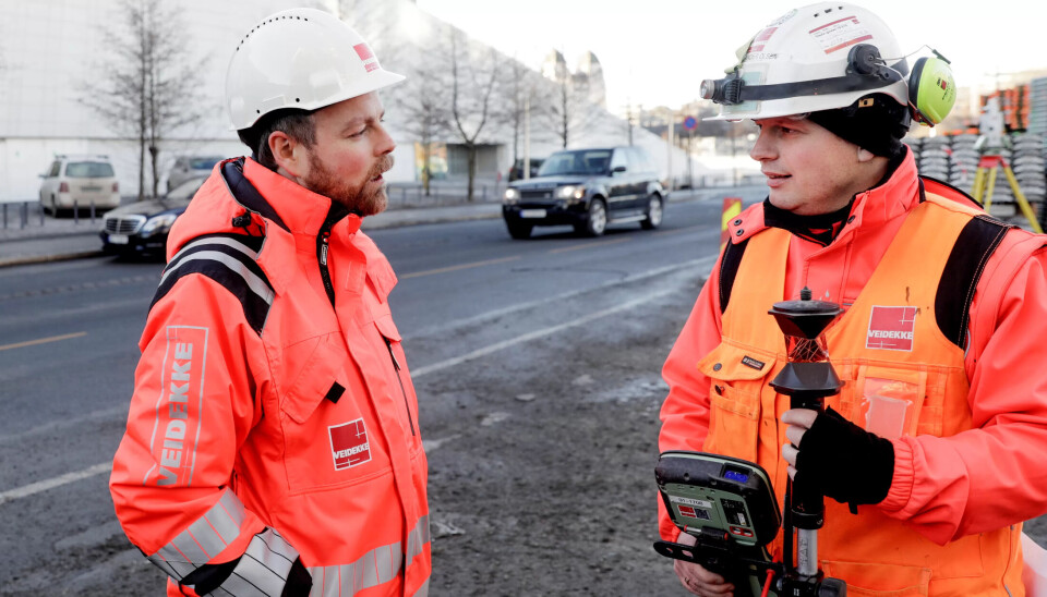 Kunnskapsminister Torbjørn Røe Isaksen sammen med stikningsngeniør Aleksander Olsen. Kunnskapsminister Torbjørn Røe Isaksen sammen med stikningsngeniør Aleksander Olsen.