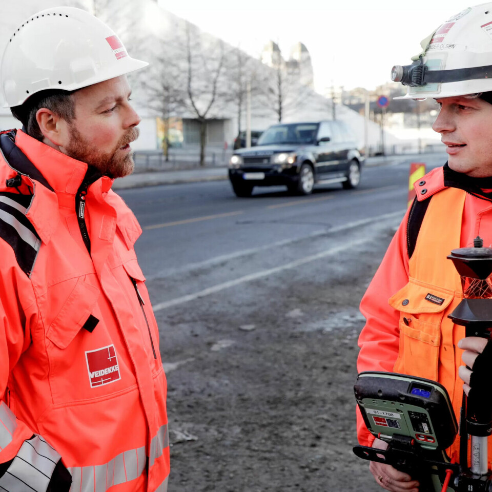 Kunnskapsminister Torbjørn Røe Isaksen sammen med stikningsngeniør Aleksander Olsen. Kunnskapsminister Torbjørn Røe Isaksen sammen med stikningsngeniør Aleksander Olsen.